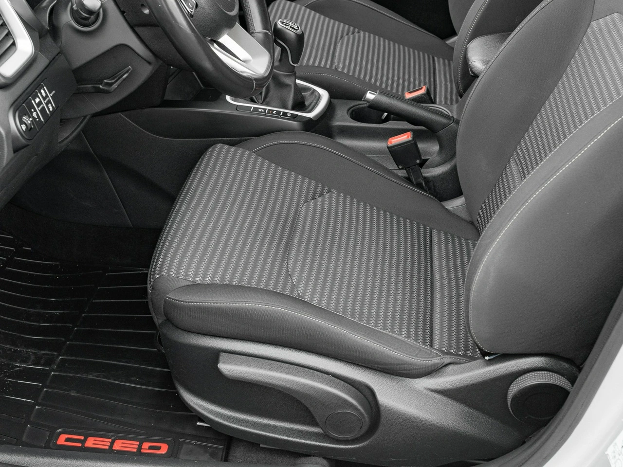 Kia Ceed - Zdjęcie 9
