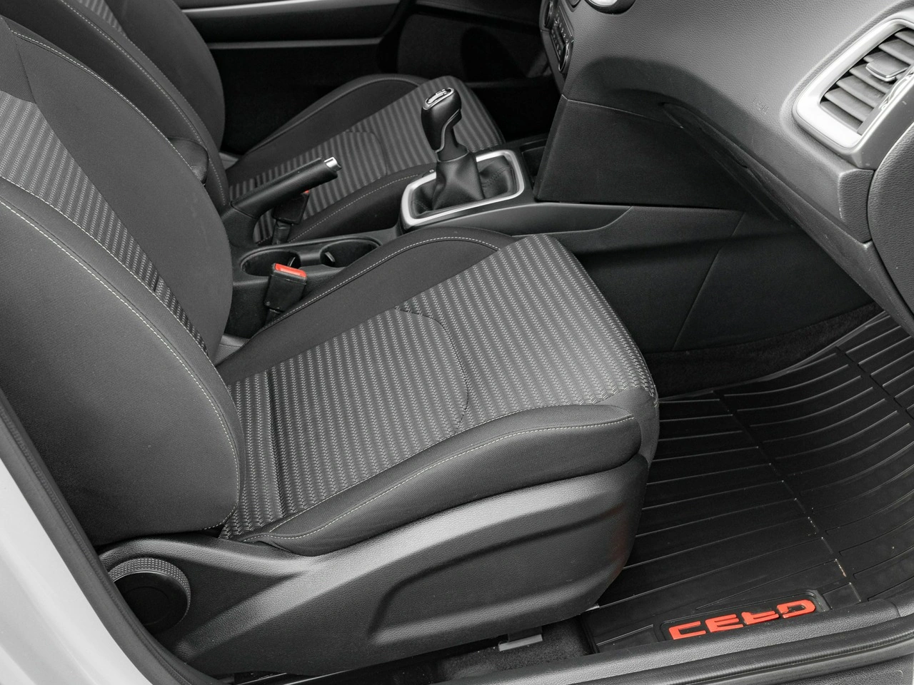 Kia Ceed - Zdjęcie 26