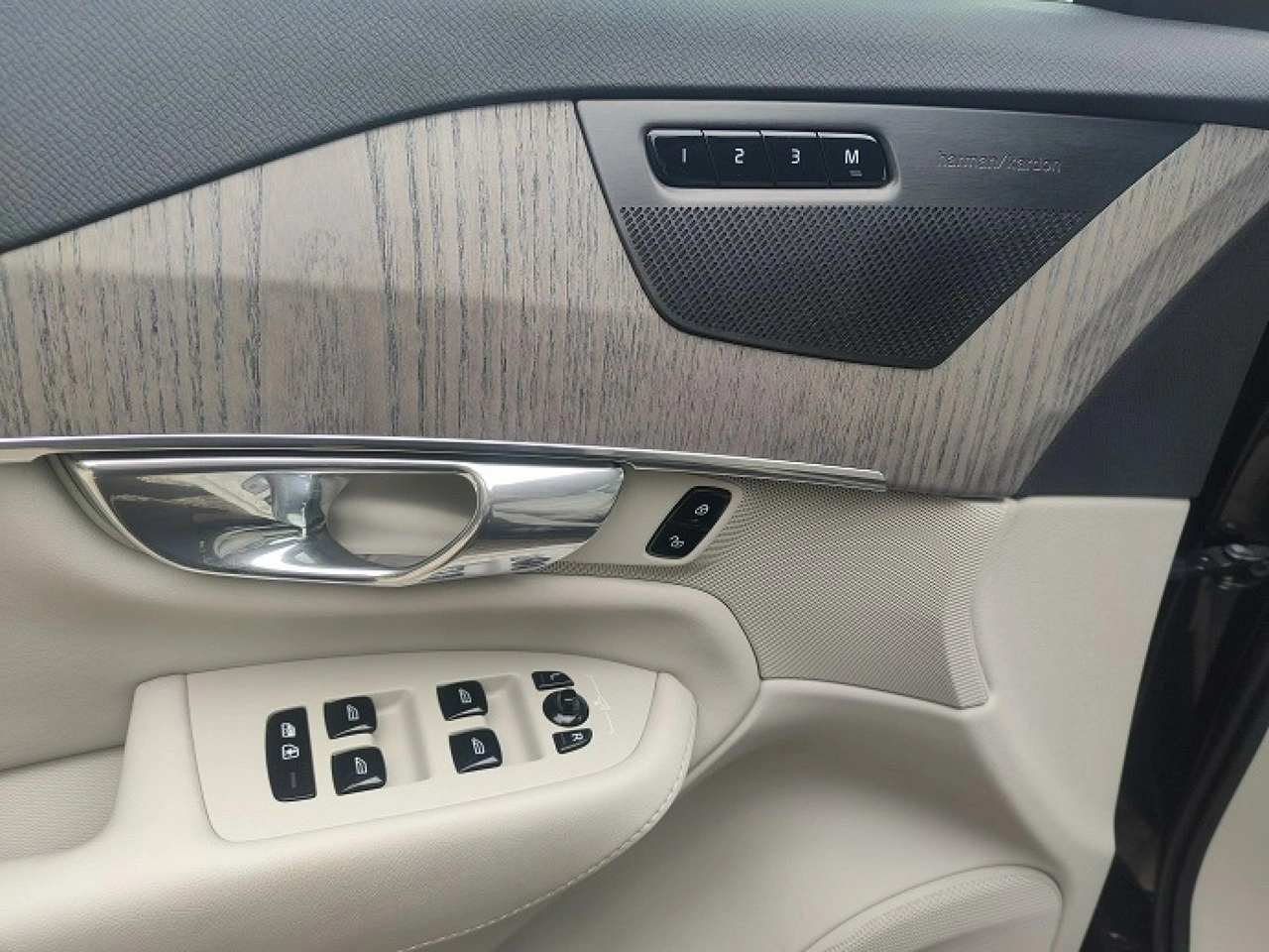 Volvo XC 90 - Zdjęcie 22