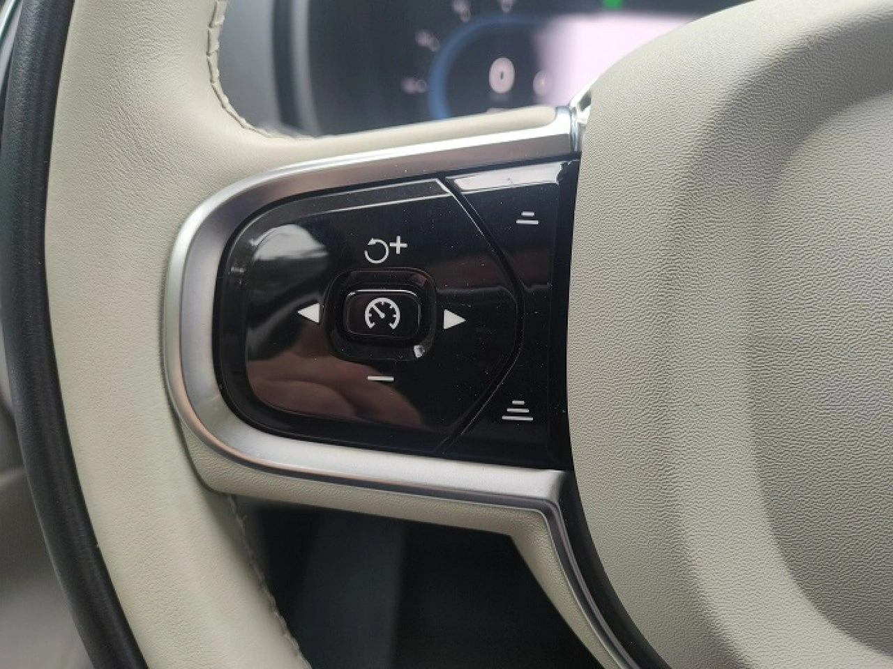 Volvo XC 90 - Zdjęcie 26