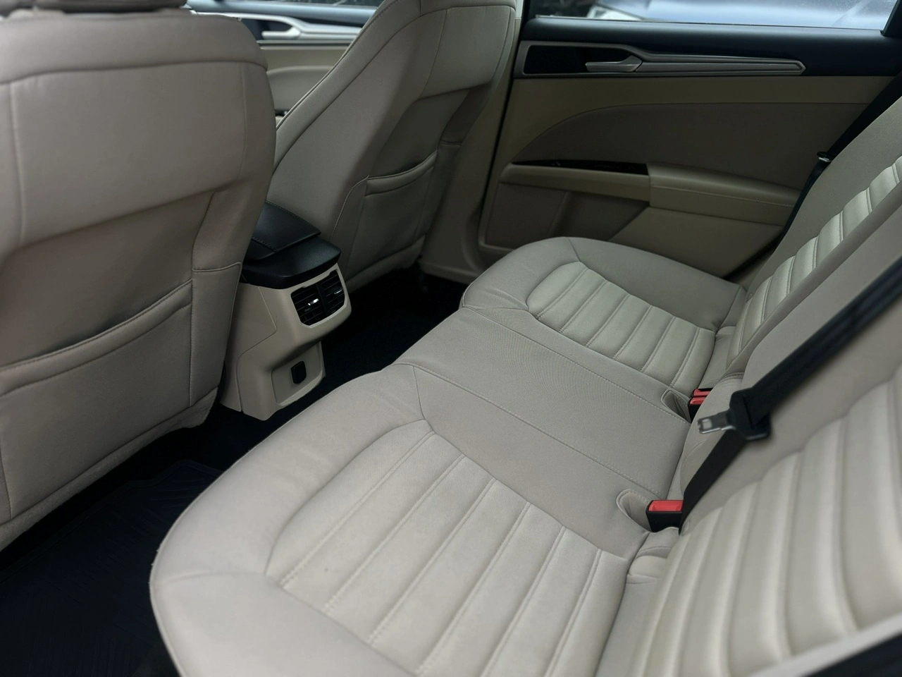 Ford Mondeo - Zdjęcie 28