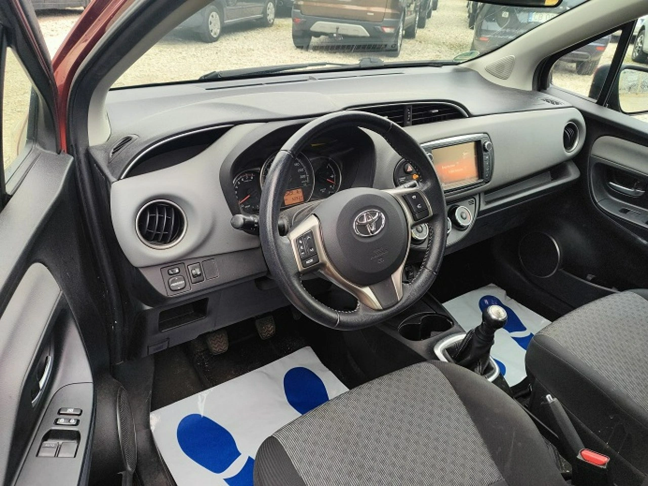 Toyota Yaris - Zdjęcie 11