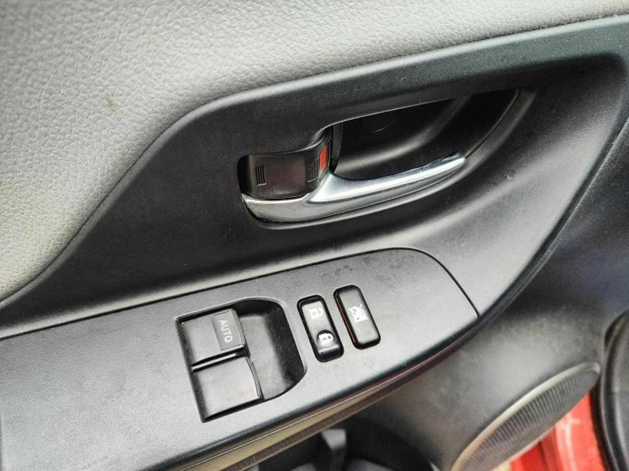 Toyota Yaris - Zdjęcie 13