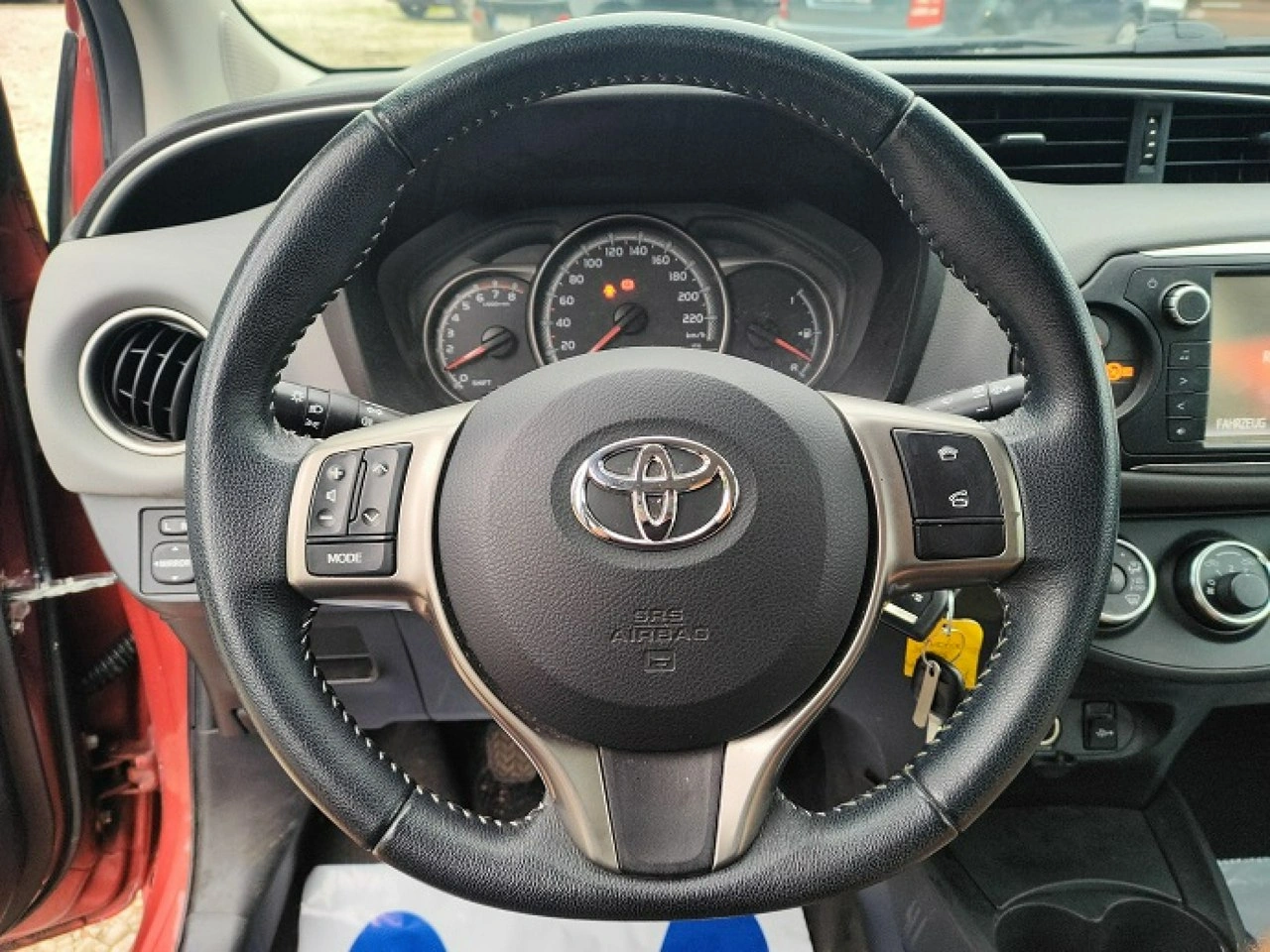 Toyota Yaris - Zdjęcie 14