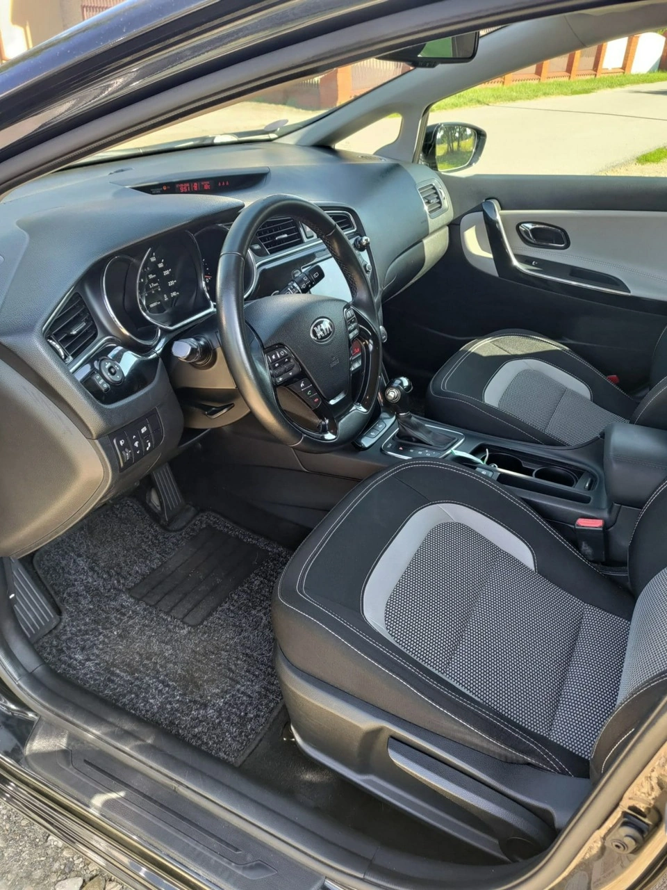 Kia Ceed - Zdjęcie 4