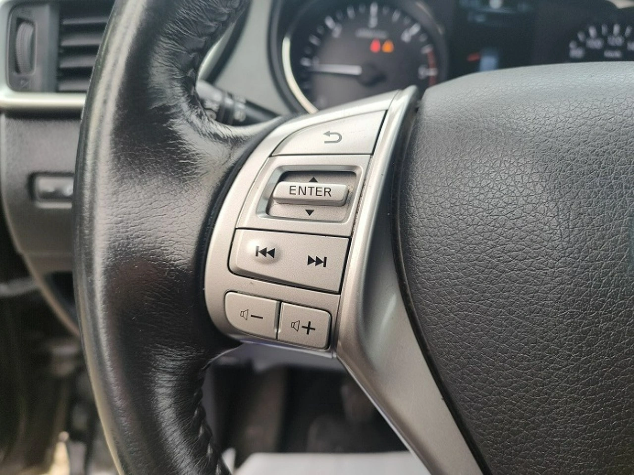 Nissan X-Trail - Zdjęcie 25