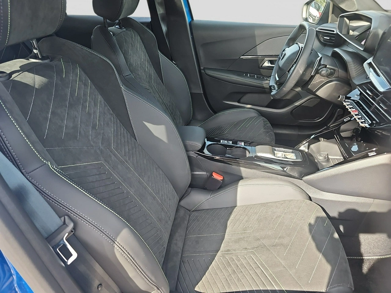 Peugeot 208 - Zdjęcie 17