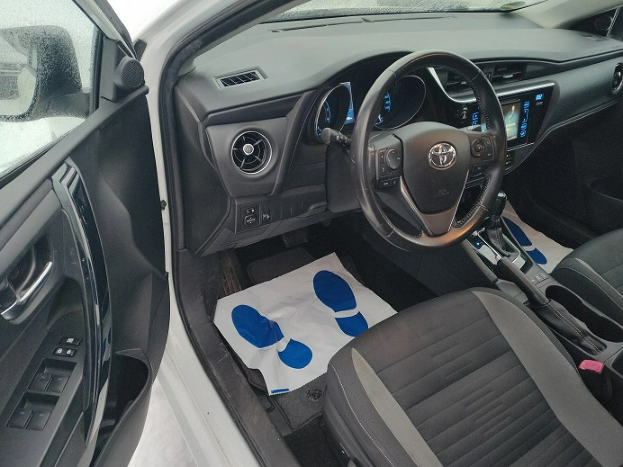 Toyota Auris - Zdjęcie 12