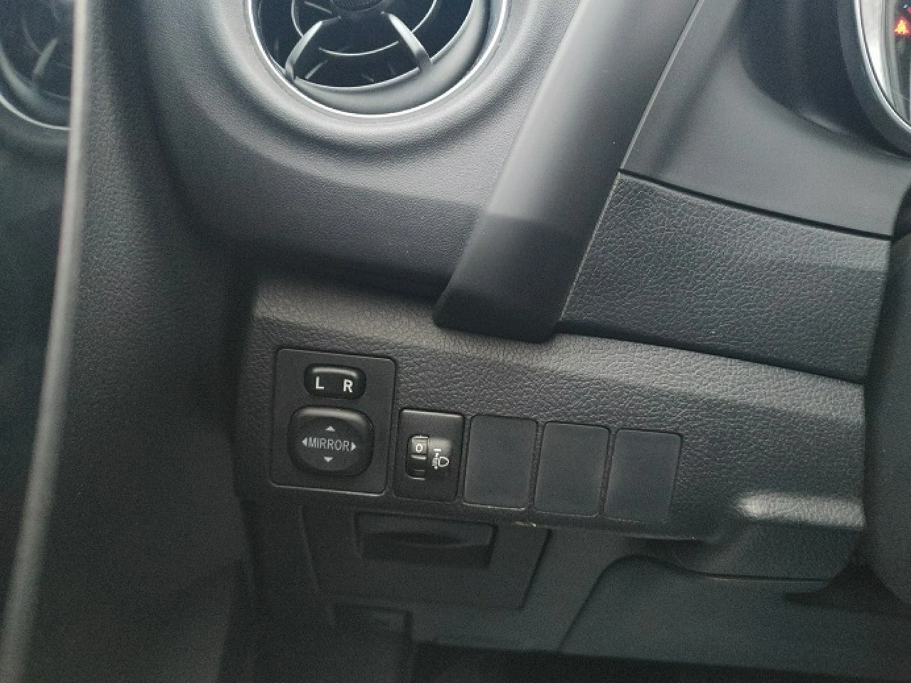 Toyota Auris - Zdjęcie 13