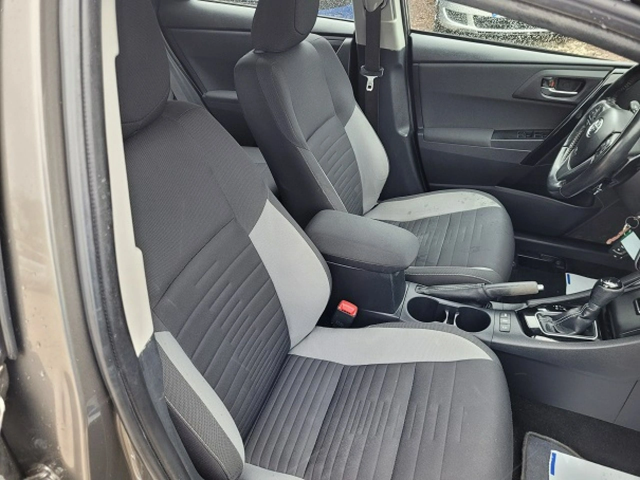 Toyota Auris - Zdjęcie 15