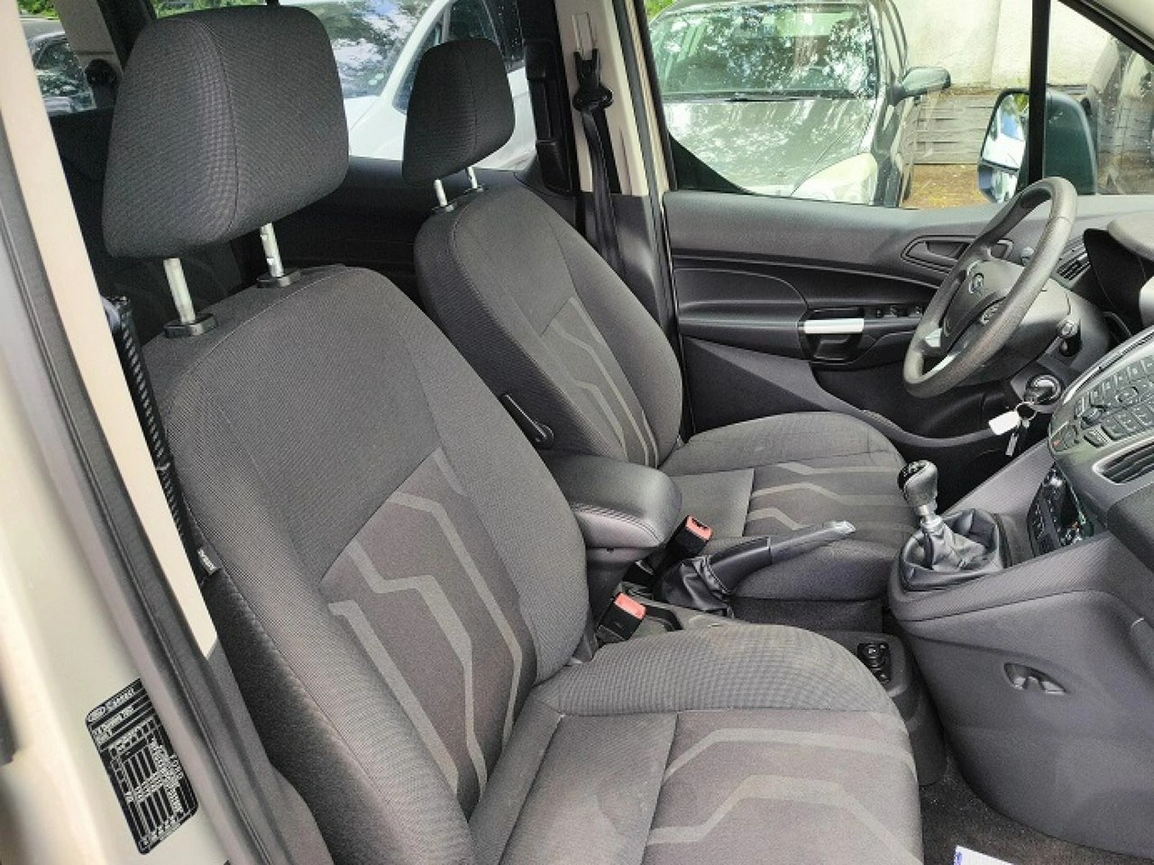 Ford Grand Tourneo Connect - Zdjęcie 14