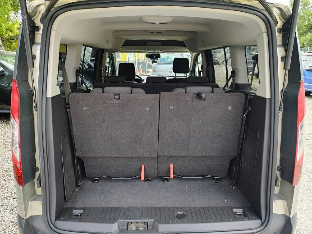 Ford Grand Tourneo Connect - Zdjęcie 17