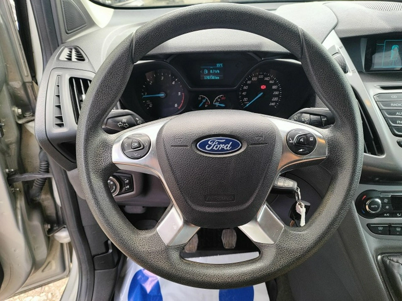 Ford Grand Tourneo Connect - Zdjęcie 21