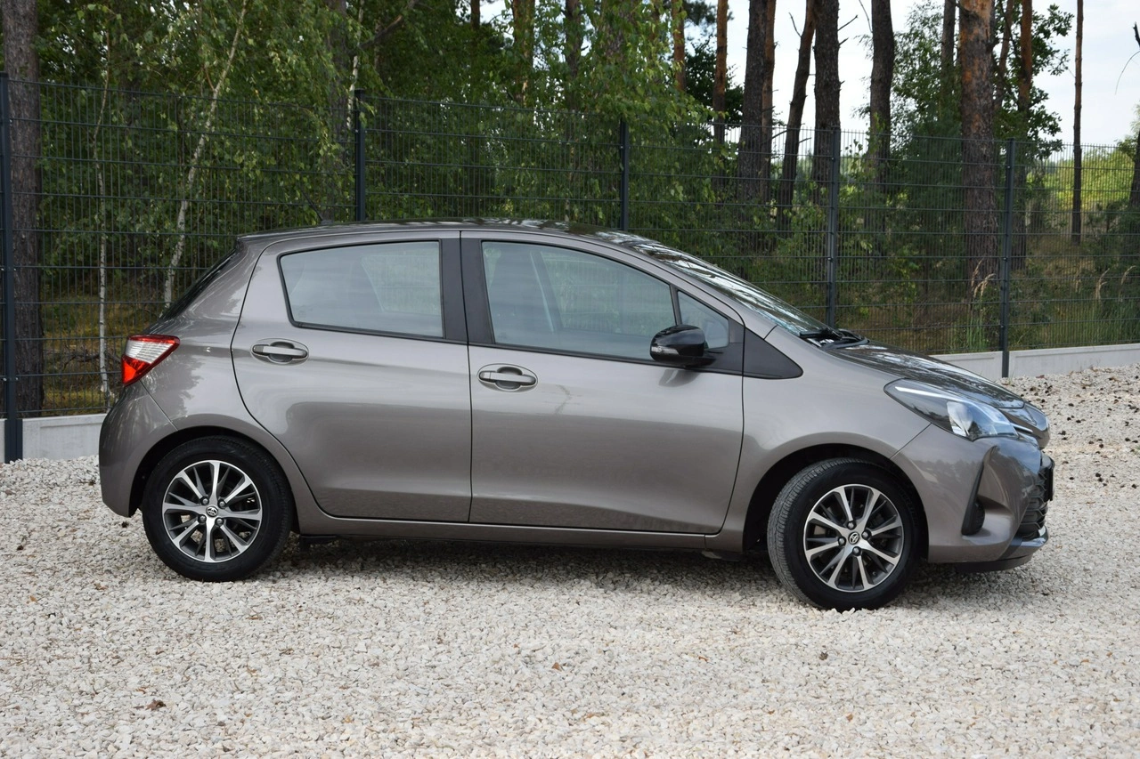 Toyota Yaris - Zdjęcie 13