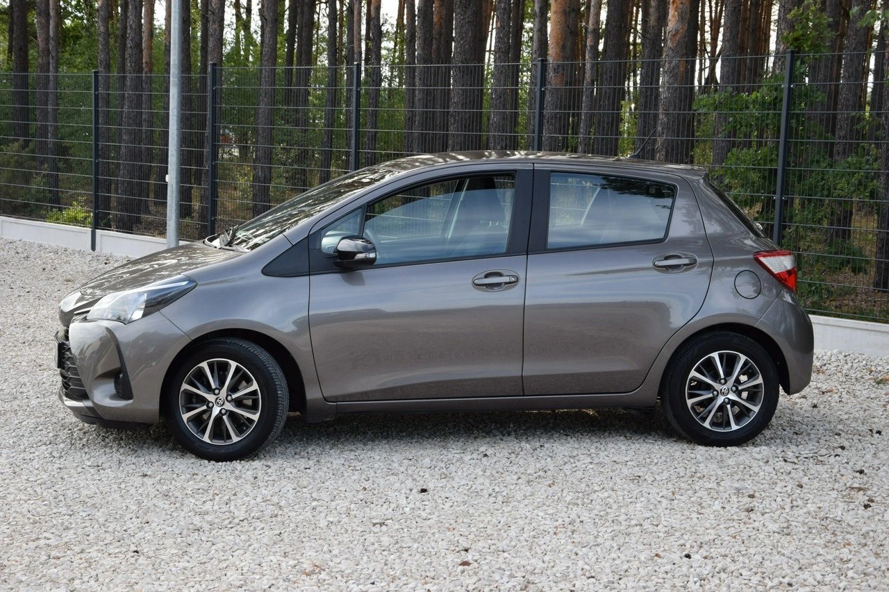 Toyota Yaris - Zdjęcie 17