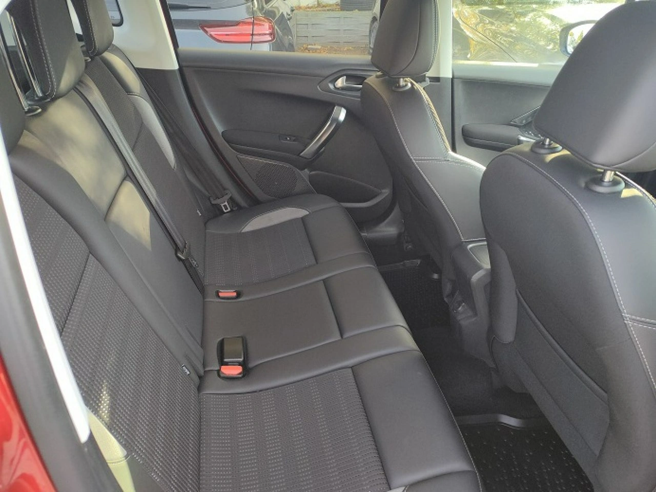 Peugeot 2008 - Zdjęcie 15