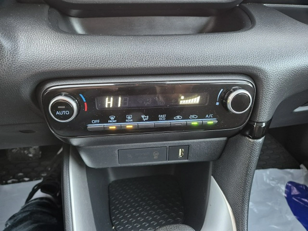 Toyota Yaris - Zdjęcie 16