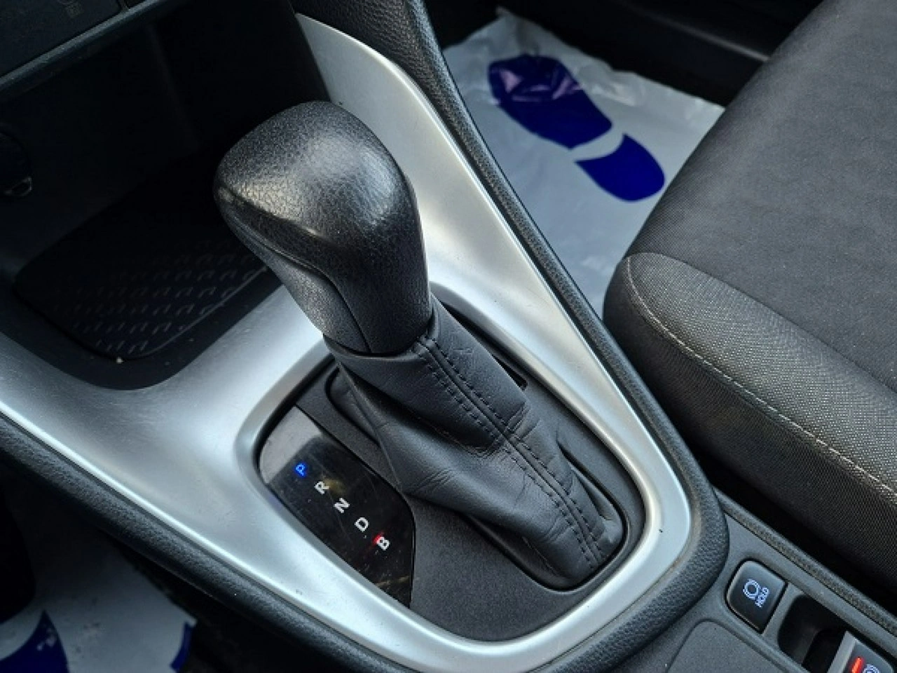 Toyota Yaris - Zdjęcie 17