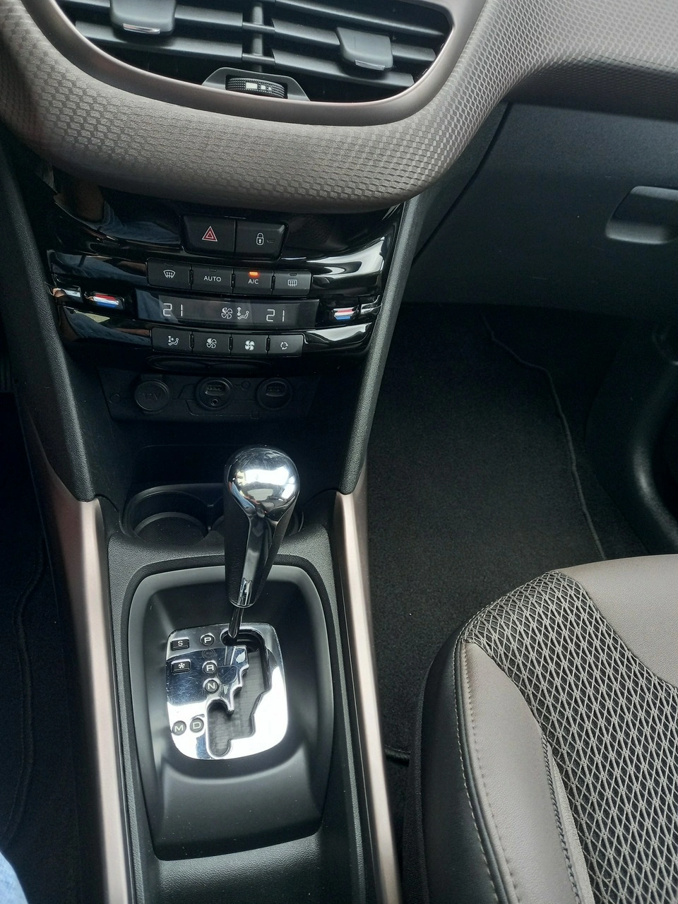 Peugeot 2008 - Zdjęcie 32