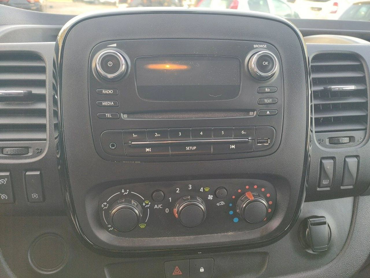 Opel Vivaro - Zdjęcie 31