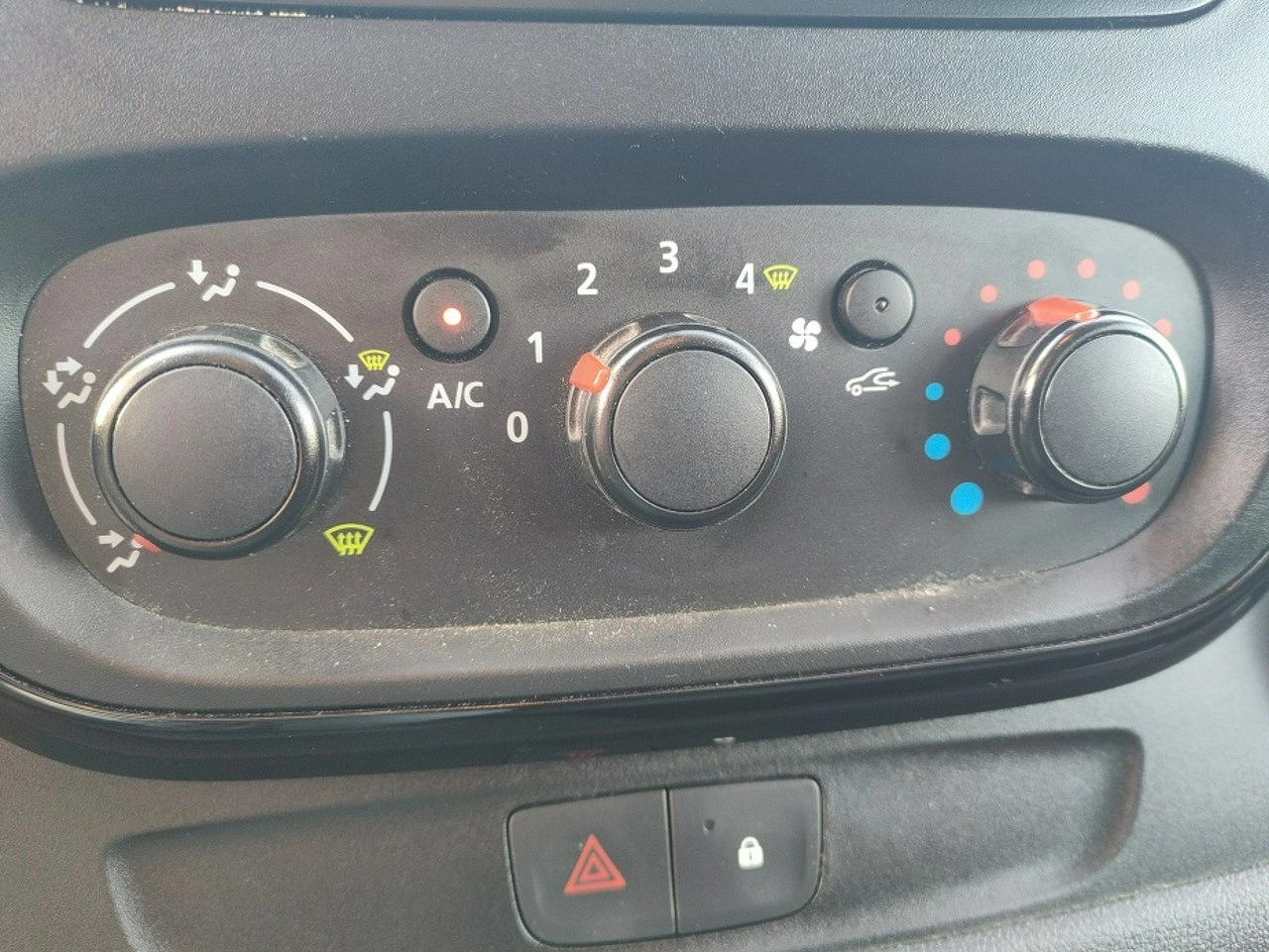 Opel Vivaro - Zdjęcie 32