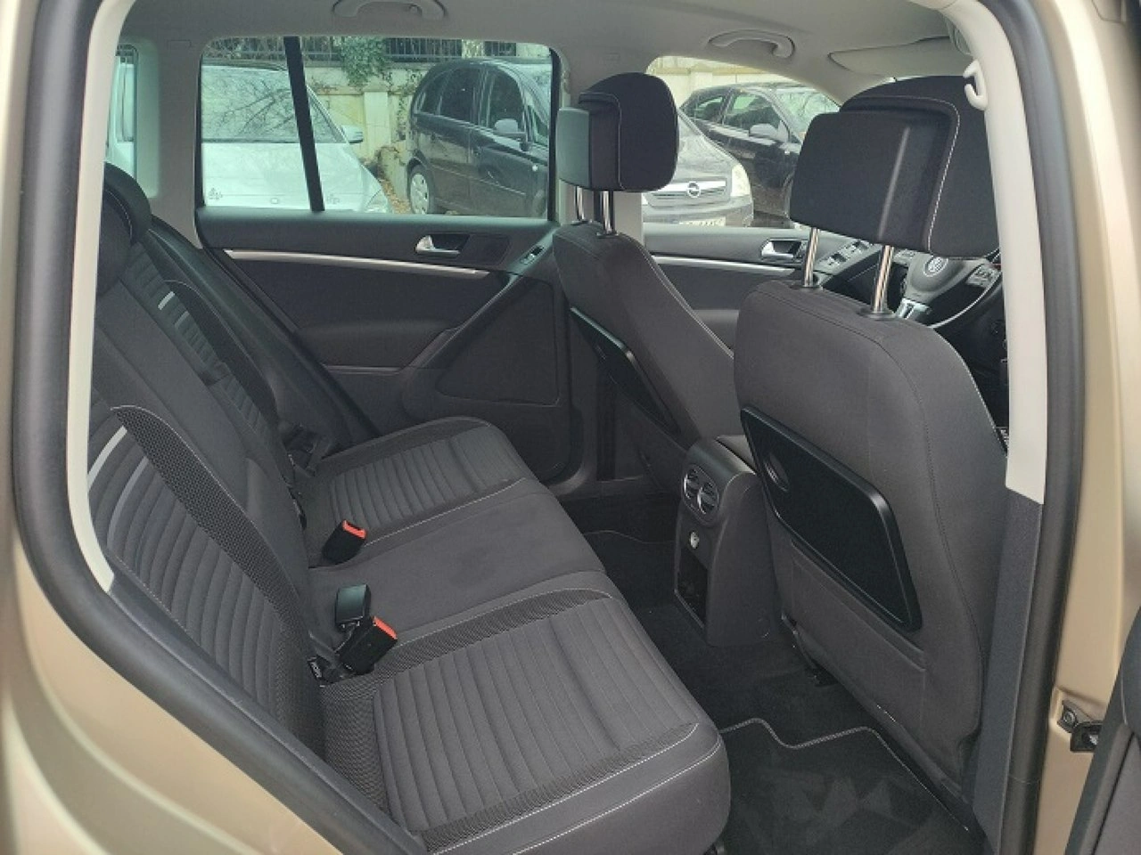 Volkswagen Tiguan - Zdjęcie 16