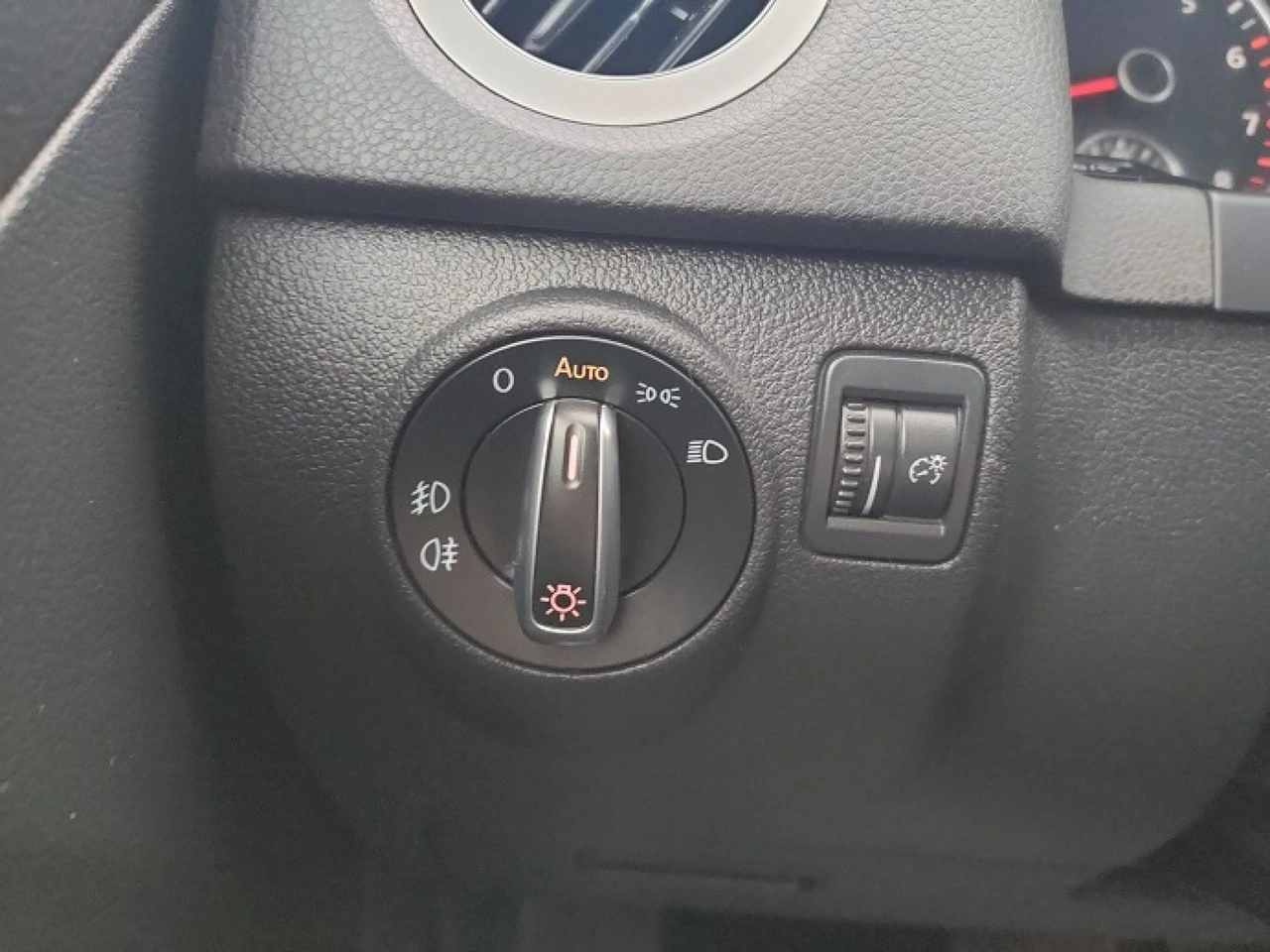 Volkswagen Tiguan - Zdjęcie 8