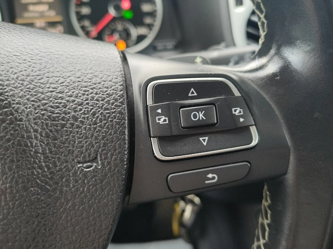 Volkswagen Tiguan - Zdjęcie 23