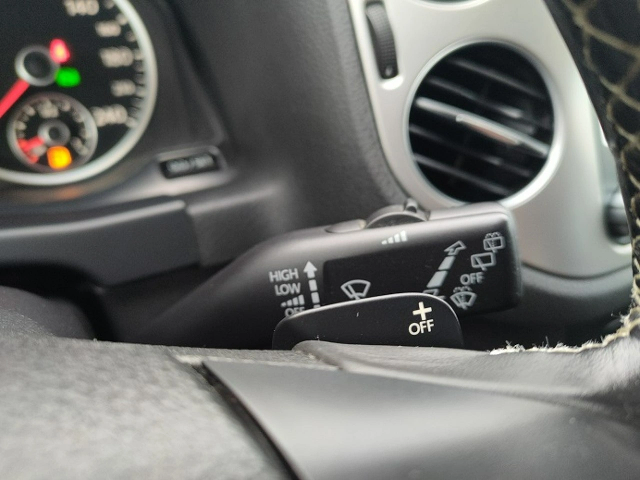 Volkswagen Tiguan - Zdjęcie 25