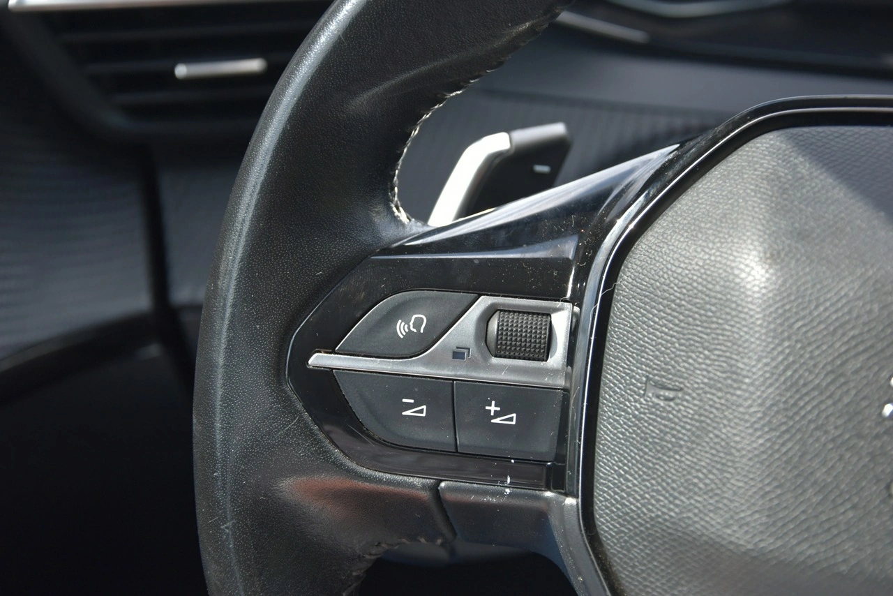 Peugeot 208 - Zdjęcie 12