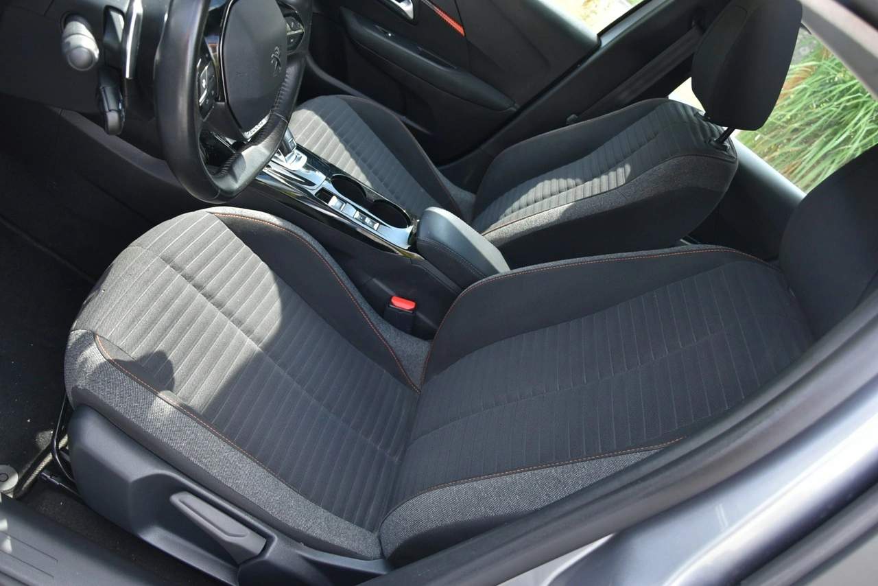 Peugeot 208 - Zdjęcie 14