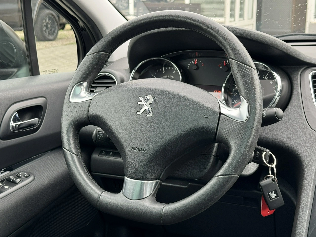 Peugeot 5008 - Zdjęcie 29