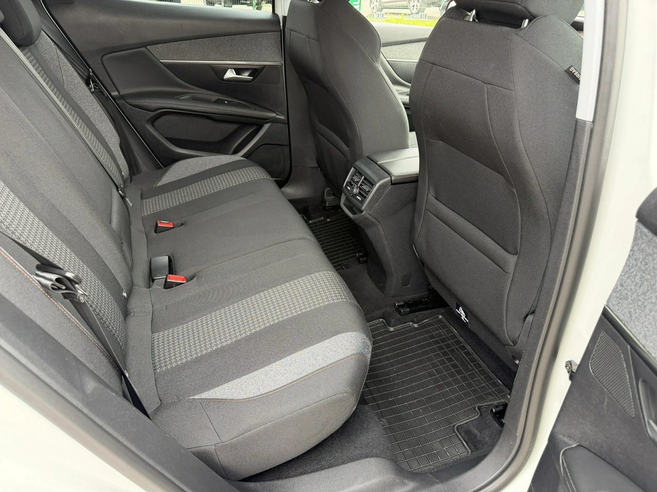 Peugeot 3008 - Zdjęcie 31