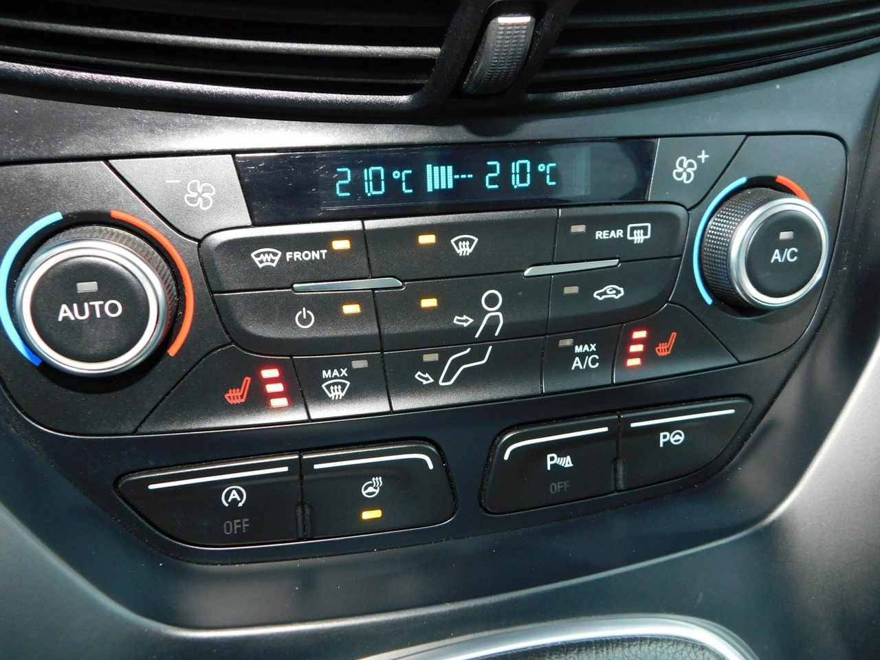 Ford Kuga - Zdjęcie 17