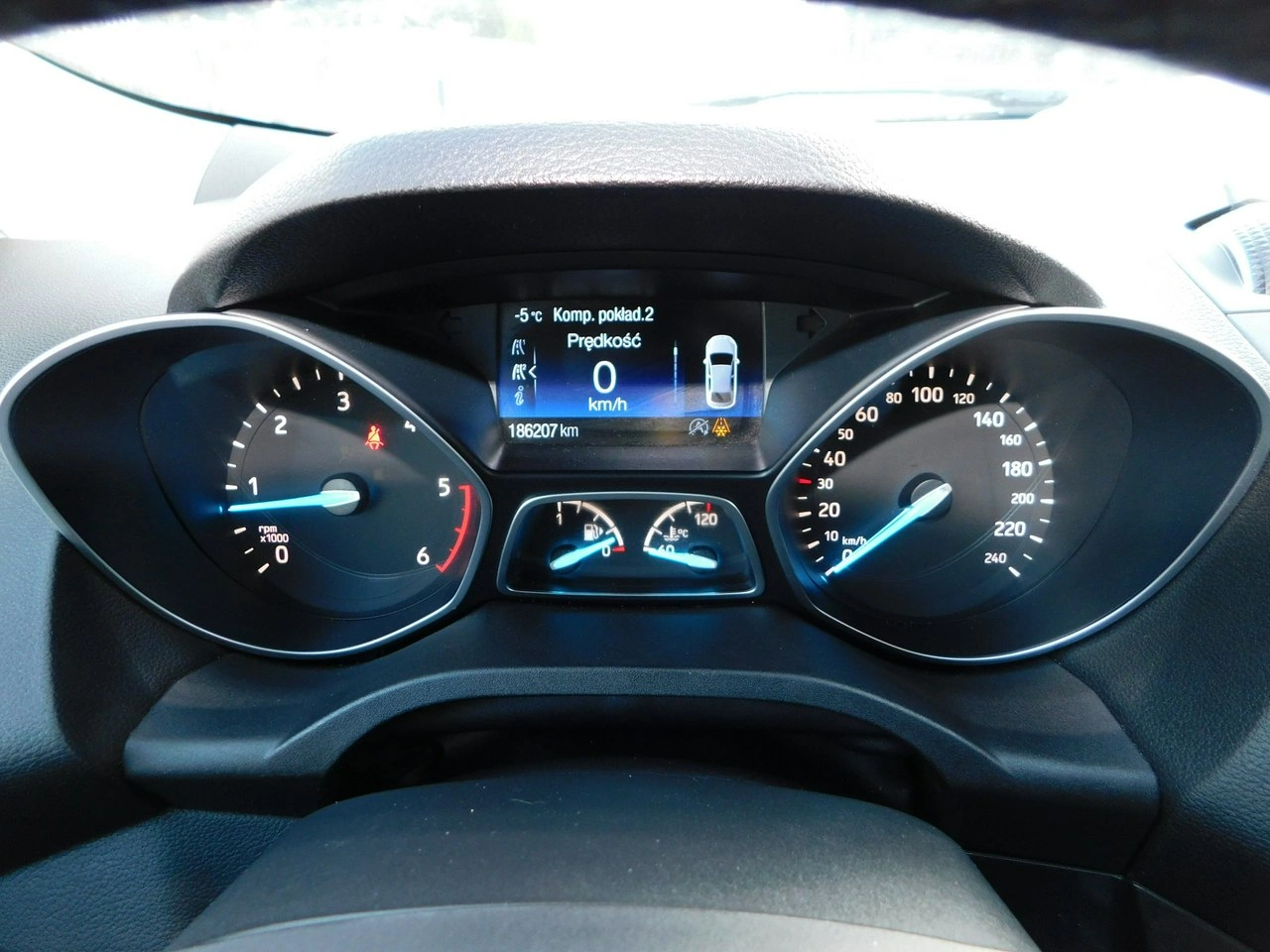 Ford Kuga - Zdjęcie 18