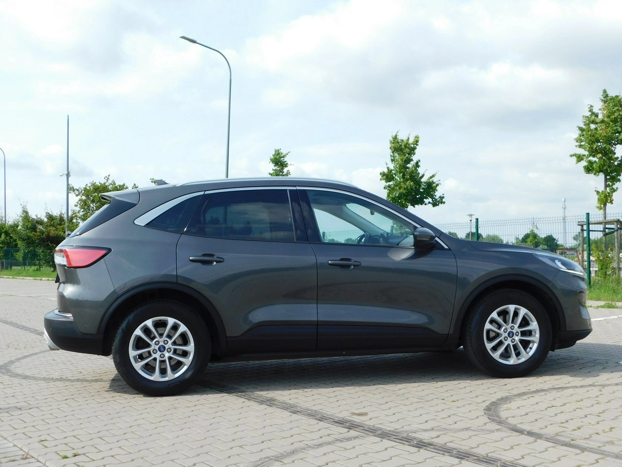 Ford Kuga - Zdjęcie 25