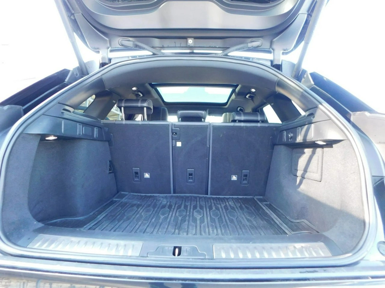 Land Rover Range Rover Velar - Zdjęcie 12