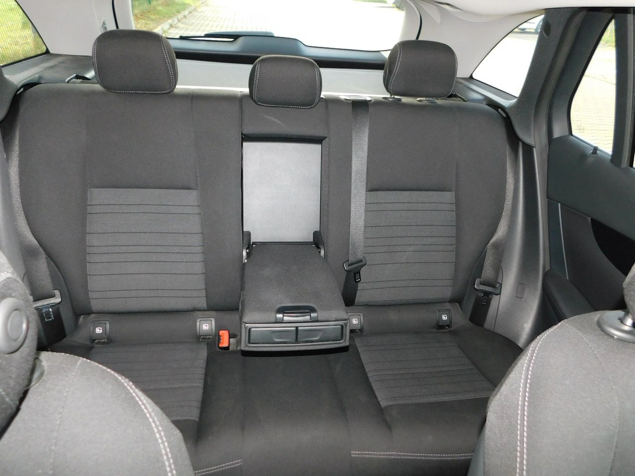 Mercedes GLC 200 - Zdjęcie 12