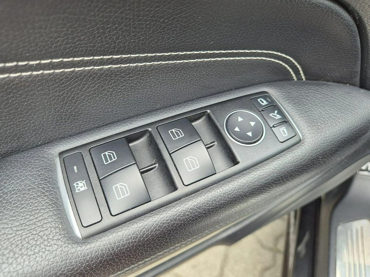 Mercedes E 200 - Zdjęcie 22