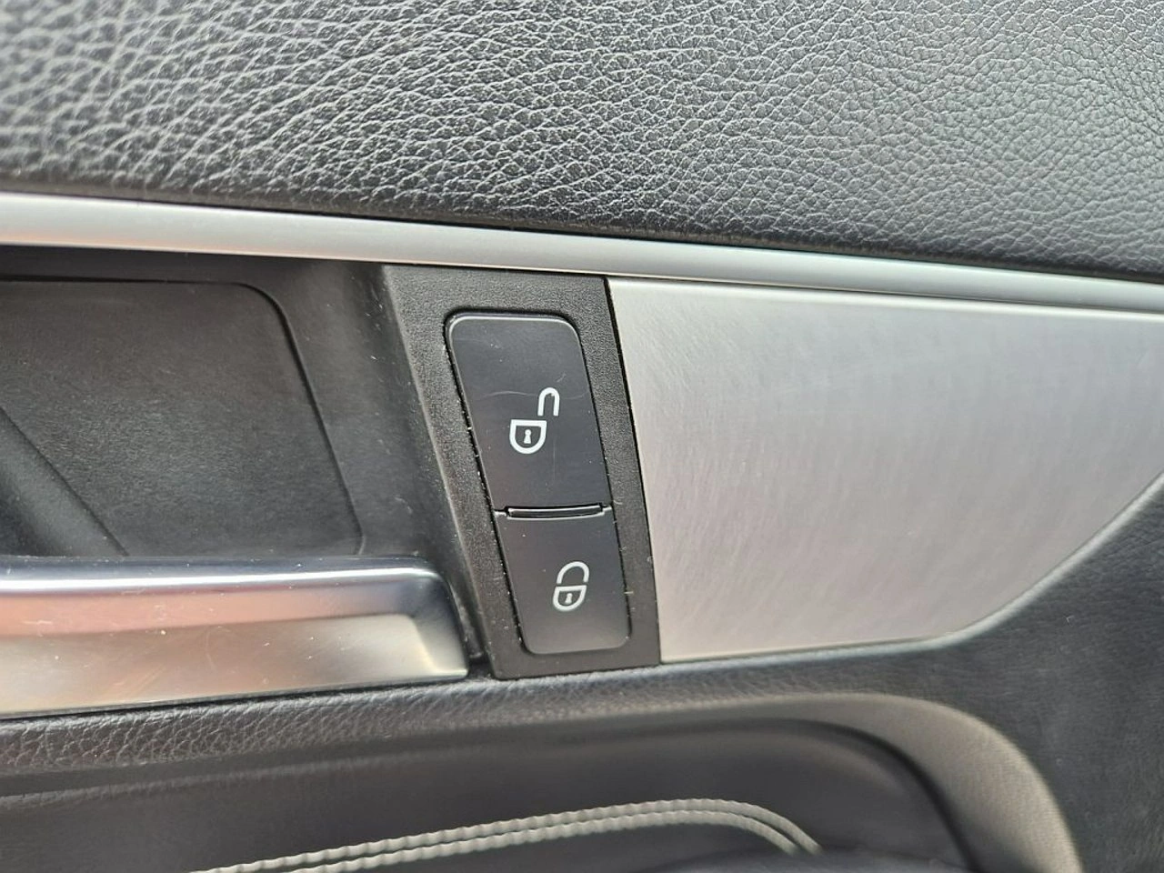 Mercedes E 200 - Zdjęcie 23