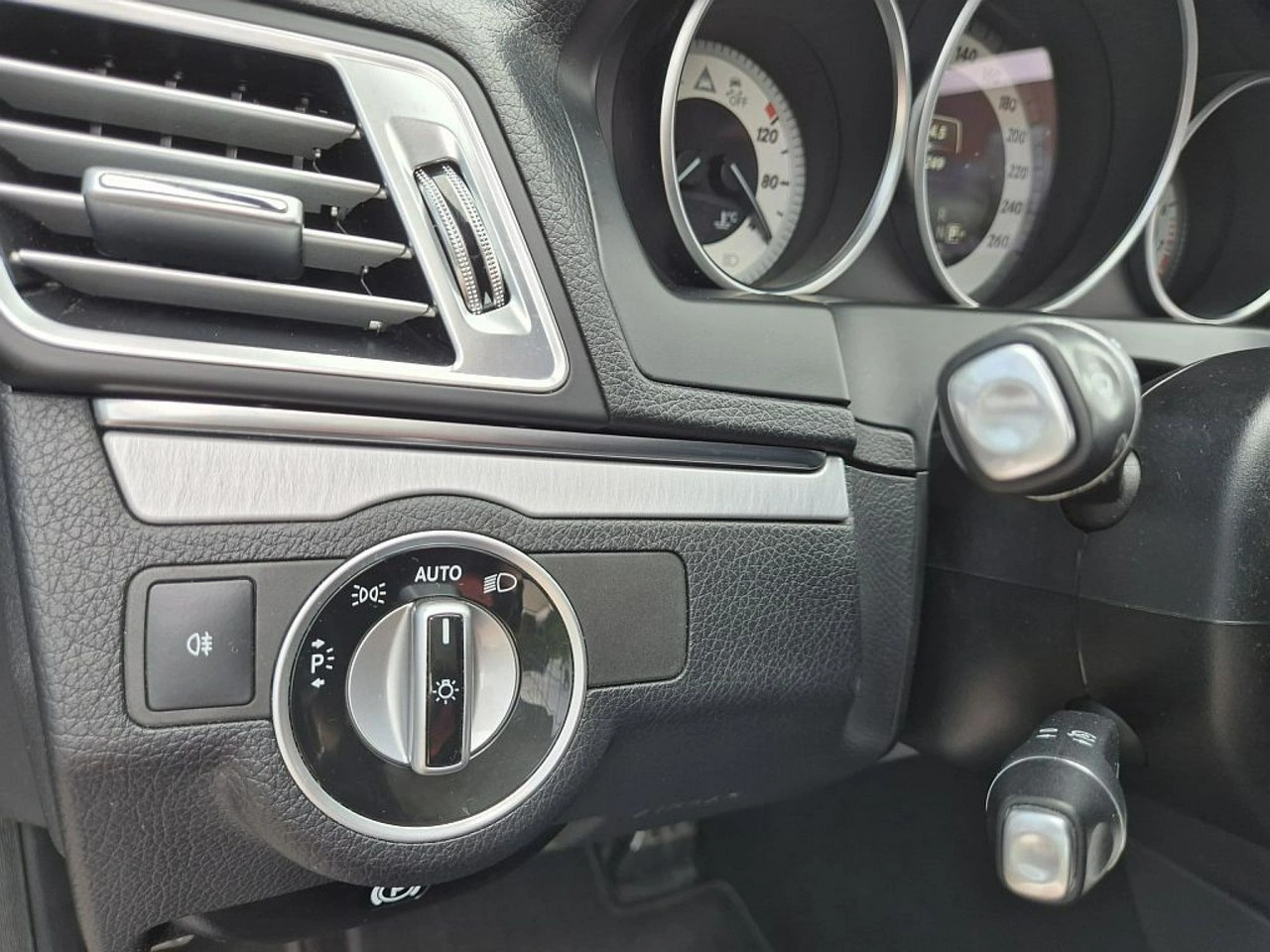 Mercedes E 200 - Zdjęcie 24