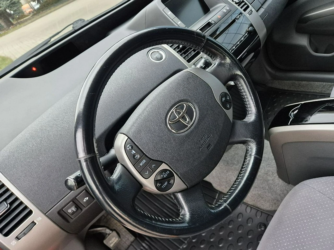 Toyota Prius+ - Zdjęcie 19