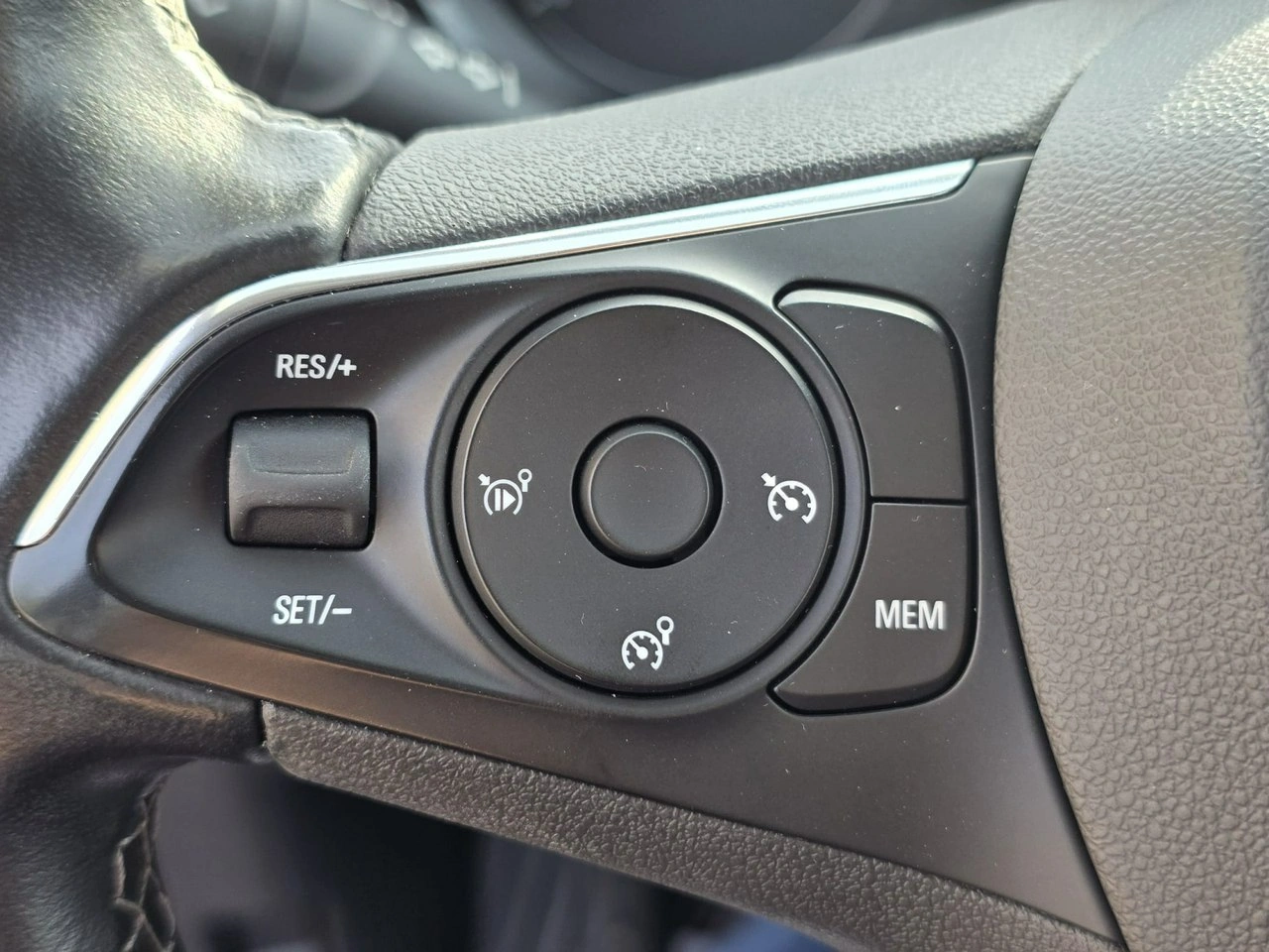 Opel Crossland X - Zdjęcie 12