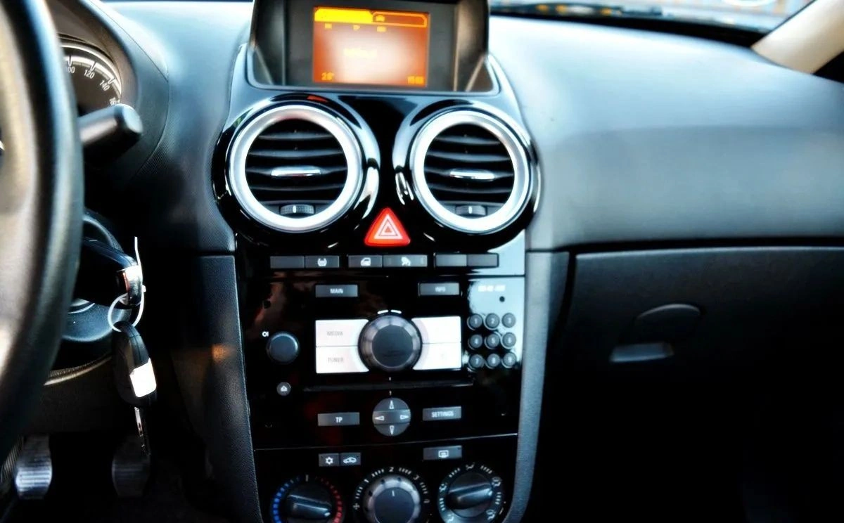 Opel Corsa - Zdjęcie 8