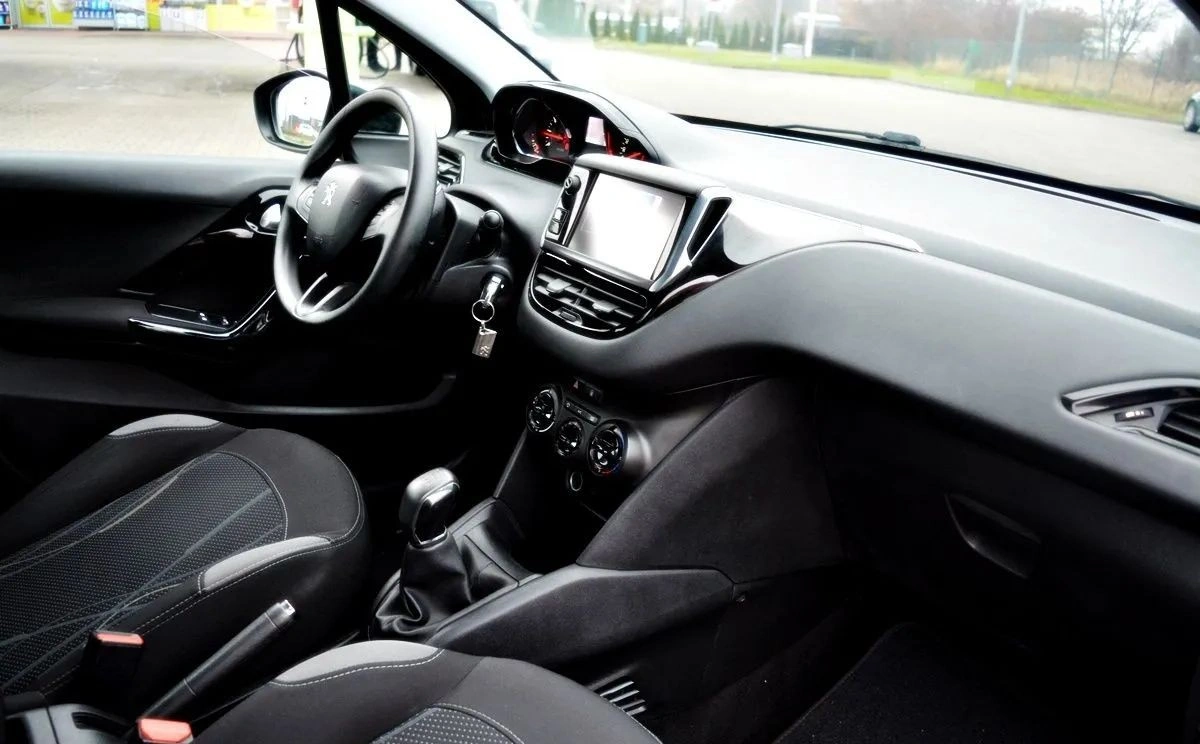 Peugeot 208 - Zdjęcie 7