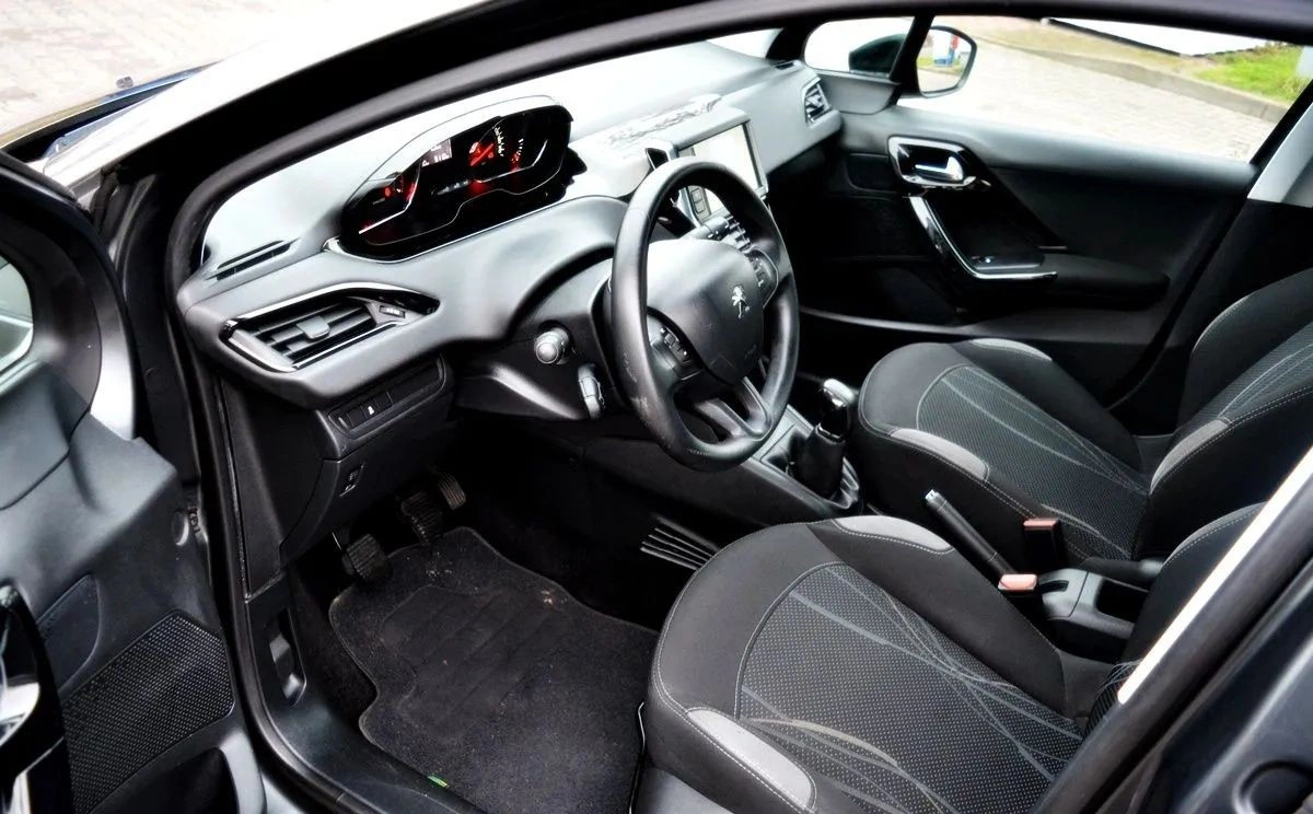 Peugeot 208 - Zdjęcie 8