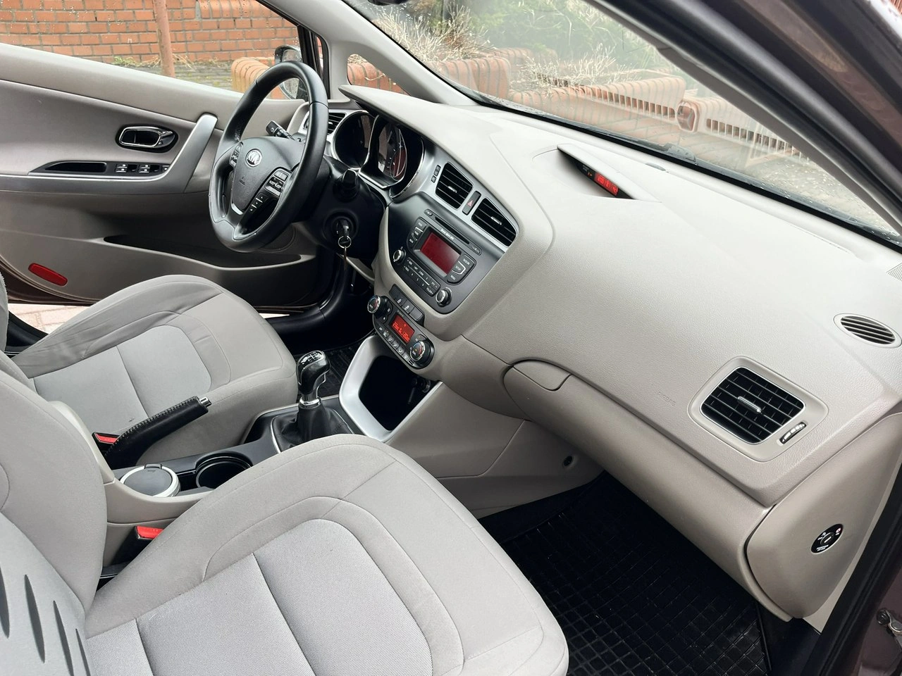 Kia Ceed - Zdjęcie 9