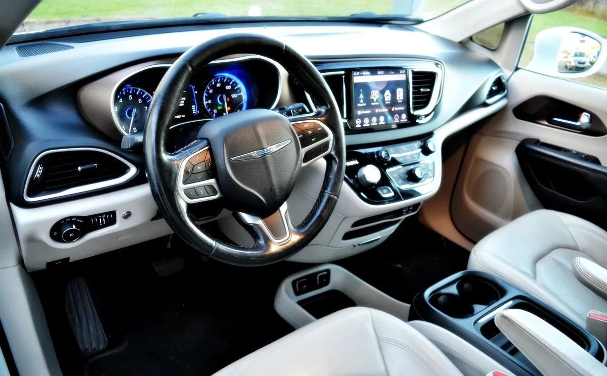 Chrysler Pacifica - Zdjęcie 8