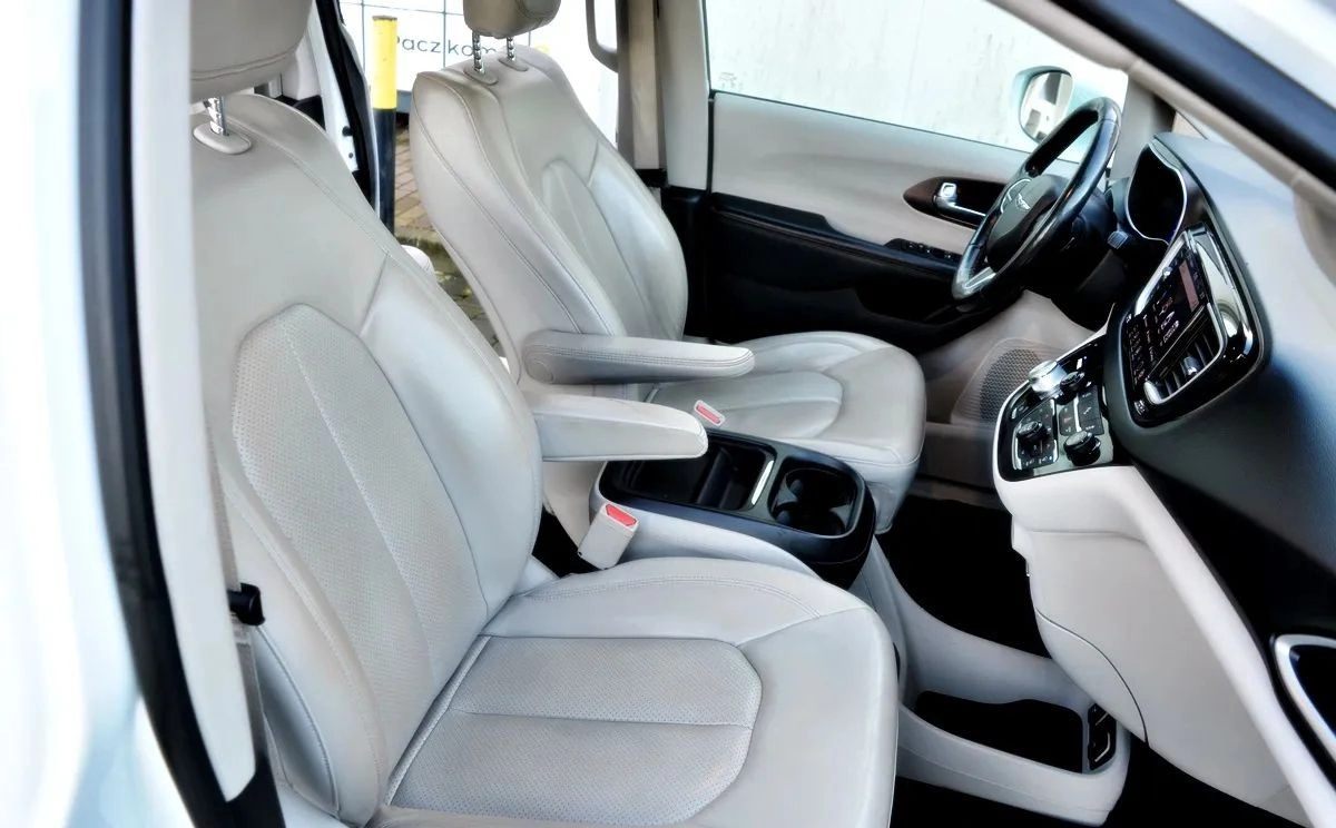 Chrysler Pacifica - Zdjęcie 16