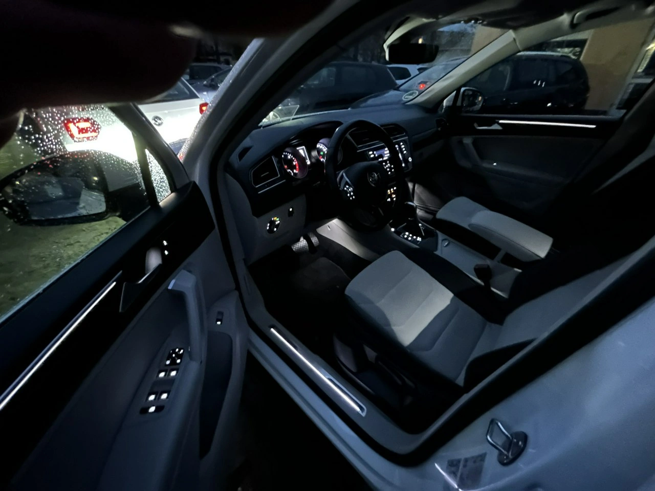 Volkswagen Tiguan - Zdjęcie 12